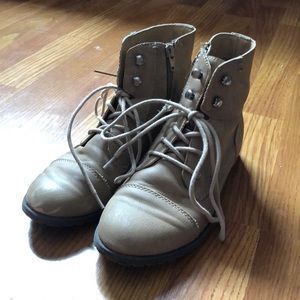 🌟🌟Madden Girl Tan Booties🌟🌟